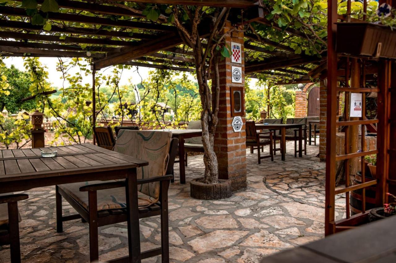 Restoran I Prenociste Egghus Otel Nasice Dış mekan fotoğraf