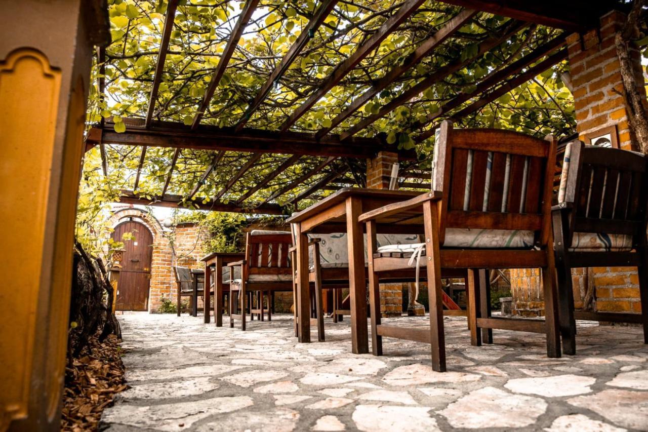 Restoran I Prenociste Egghus Otel Nasice Dış mekan fotoğraf