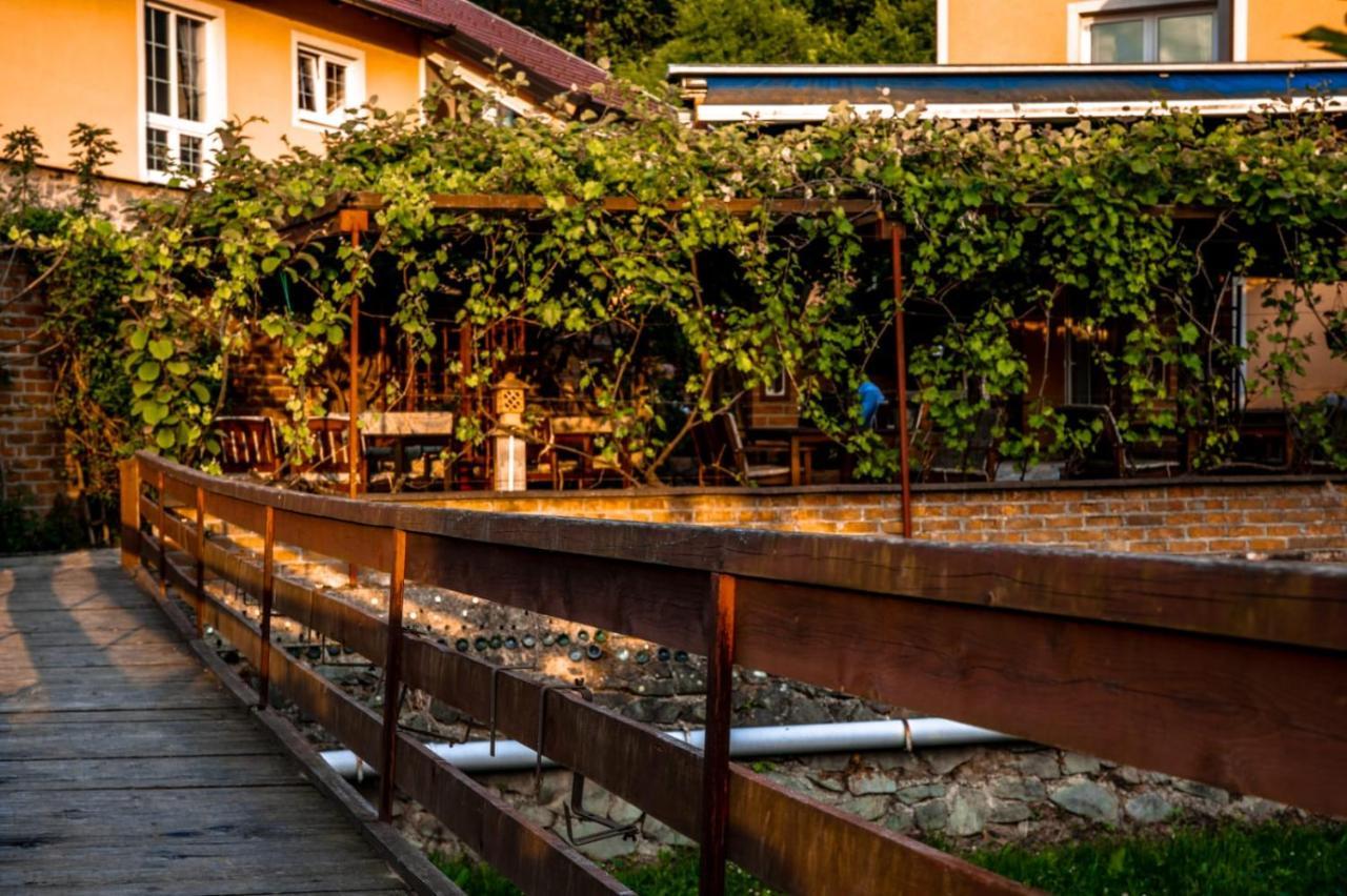 Restoran I Prenociste Egghus Otel Nasice Dış mekan fotoğraf